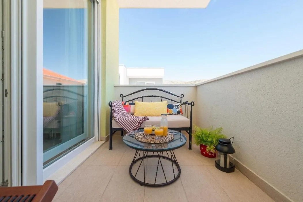 Narancin Apartments Traù 2*,