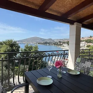 apartments-villa-mirella.hotels-in-trogir.com/